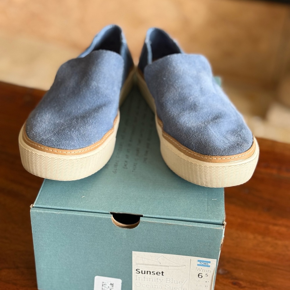 Toms Women's Shoes in Blue and Tan